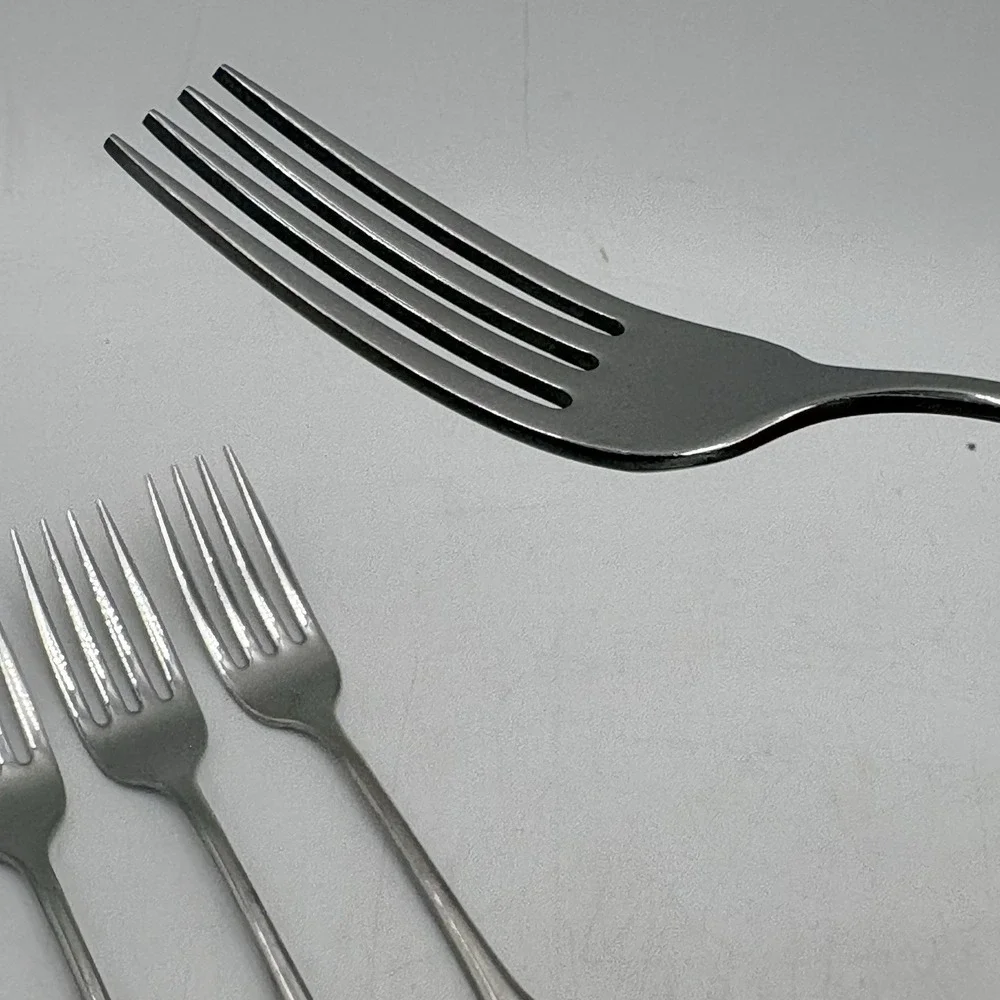 Oneida Minute Man Colonial Boston SSS Dinner Forks 7 1/4